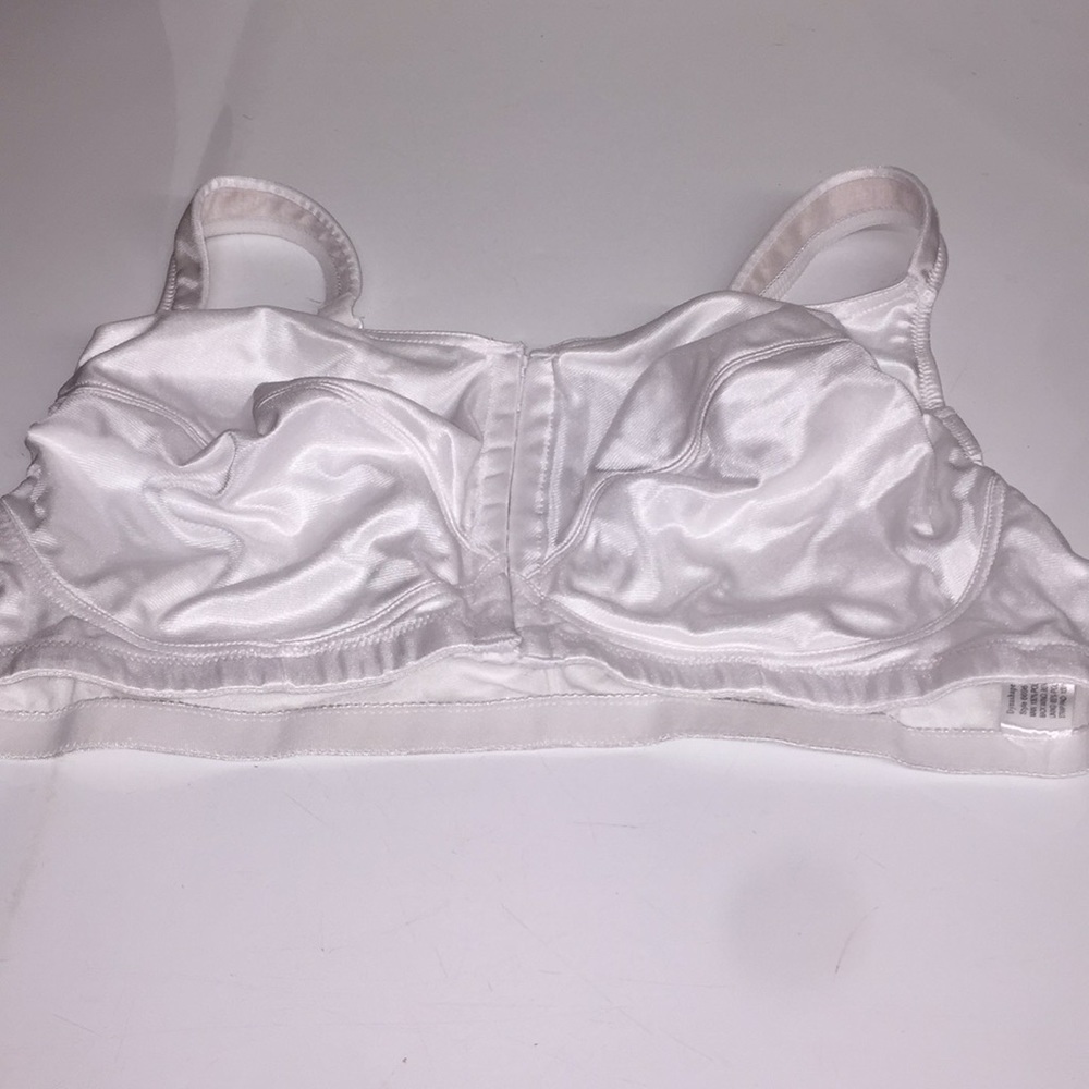 Women’s Dynashape Intimates bra size 46DD, front closure